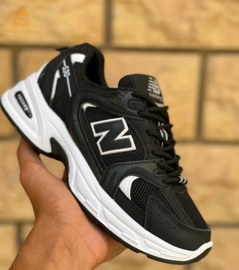 Chaussures nouvelles et à la mode