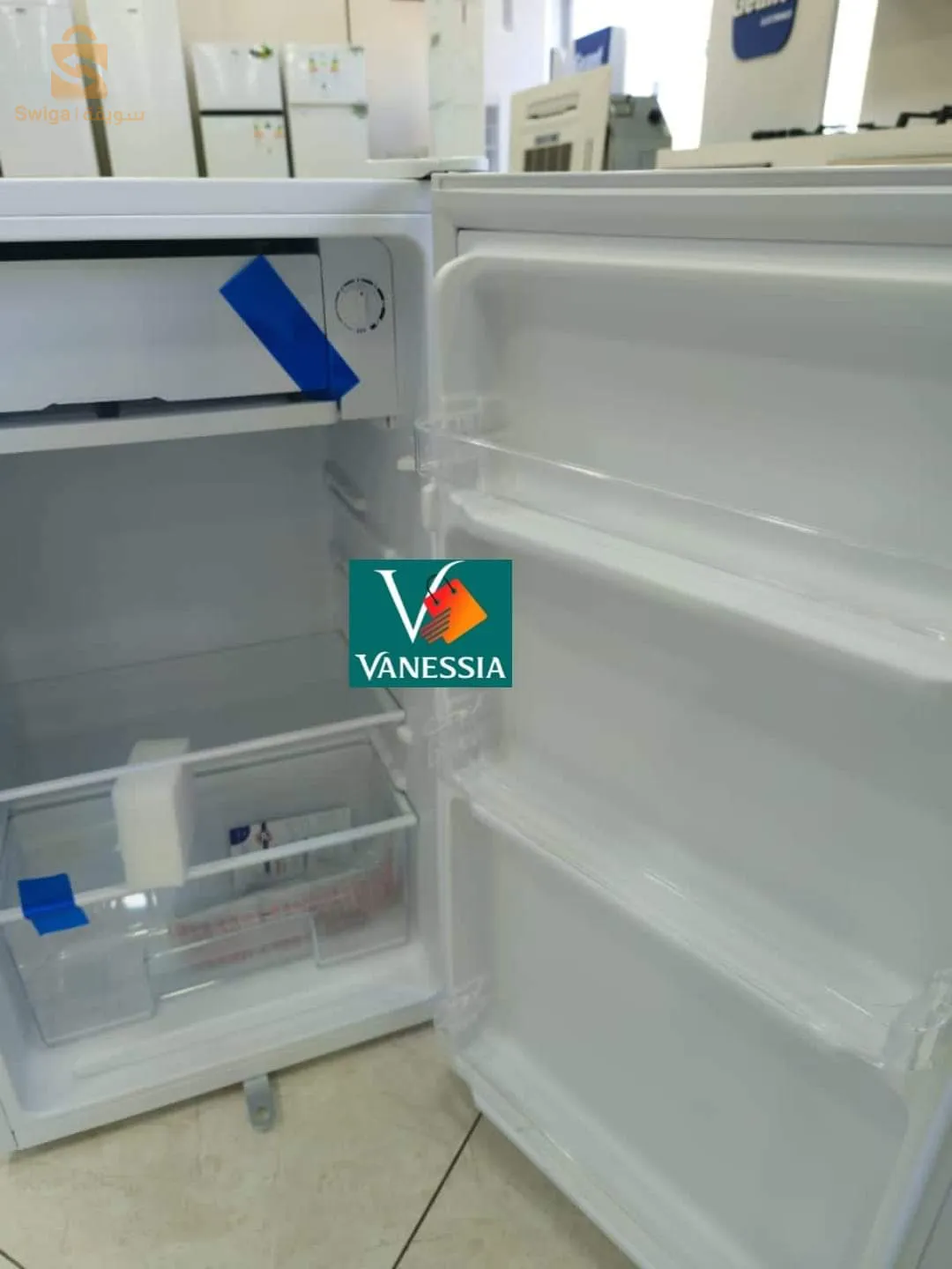 ثلاجة صغيرة