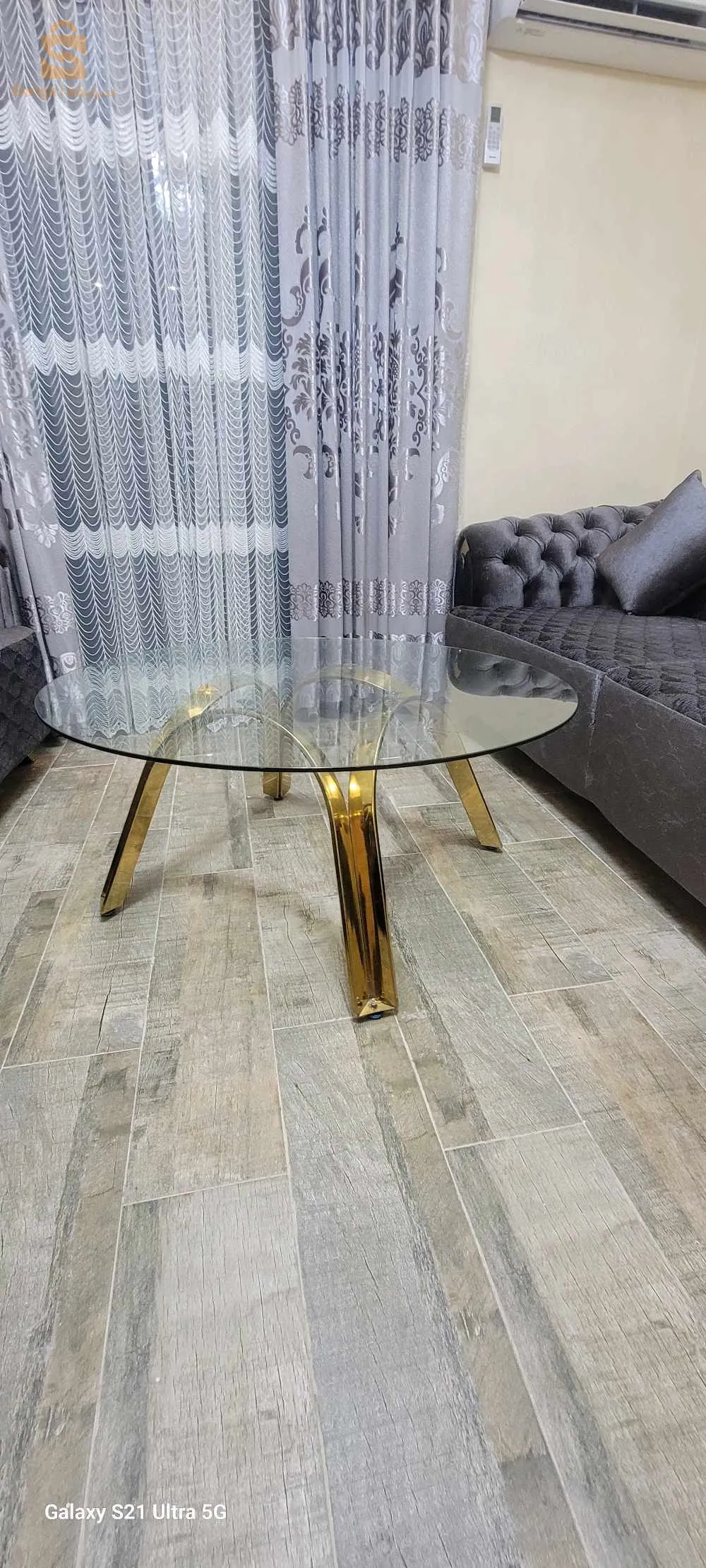 طاولة القهوة الزجاجية