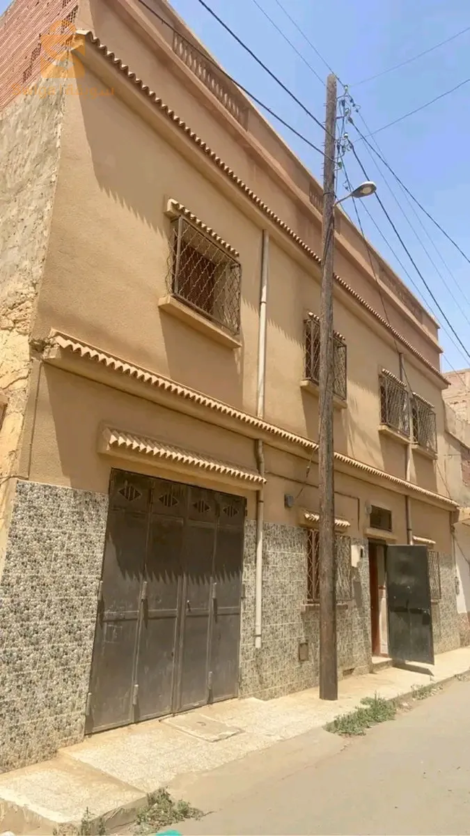 كاين سكن في الرمان القديم 135متر مع كل الوثائق. المهتم يتصل 0667982250 🤗