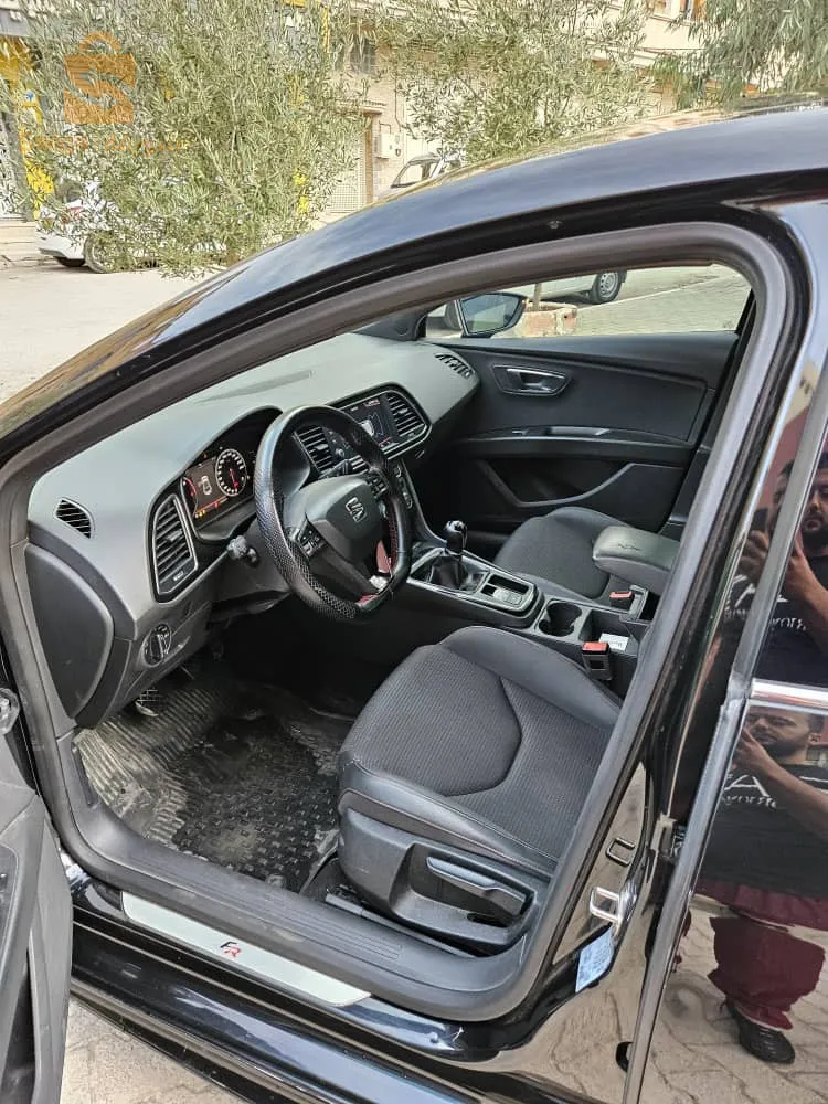 Seat leon fr 2019 
ماشية 26000 متور نحلة
فيها بارشوك ونص كابو على نضافة