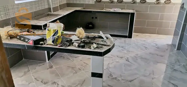 حرفي سيراميك وديكور