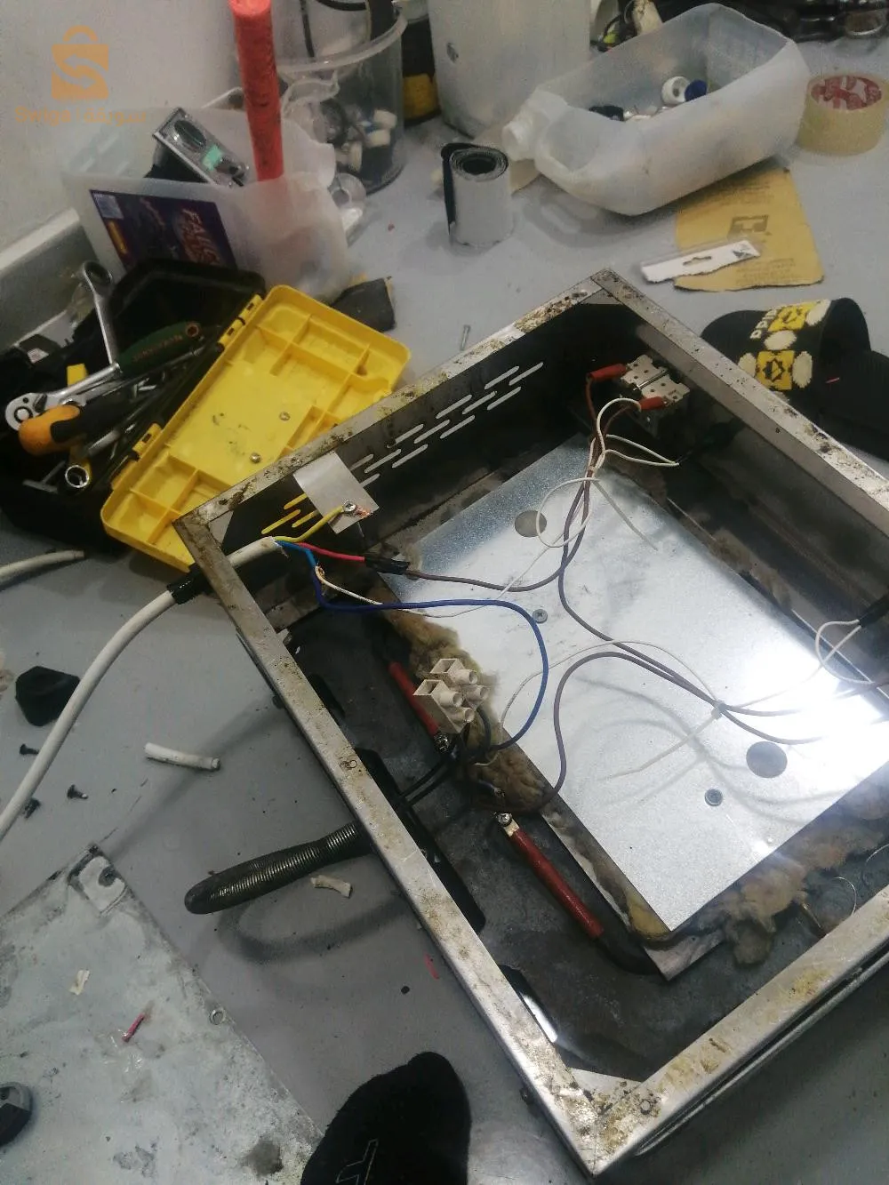 صيانة وتركيب المكيفات تبريد و أعمال الكهرباء وصيانة أجهزة المنزلي