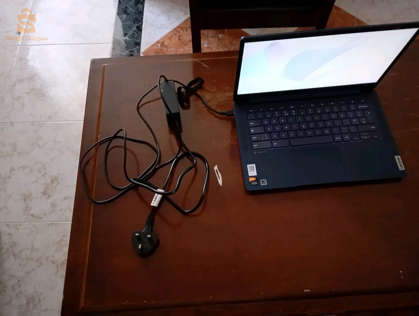 Brand : LENOVO
Model name : IP slim 3 chrome 14M868
Screen size : 14 inches
Colour : Abyss blue
CPU model : others
Ram memory installed size : 4GB
Operating system : Chrome OS
Ce Chromebook EST venu d'Angleterre 
Acheter il ya 01 mois environ