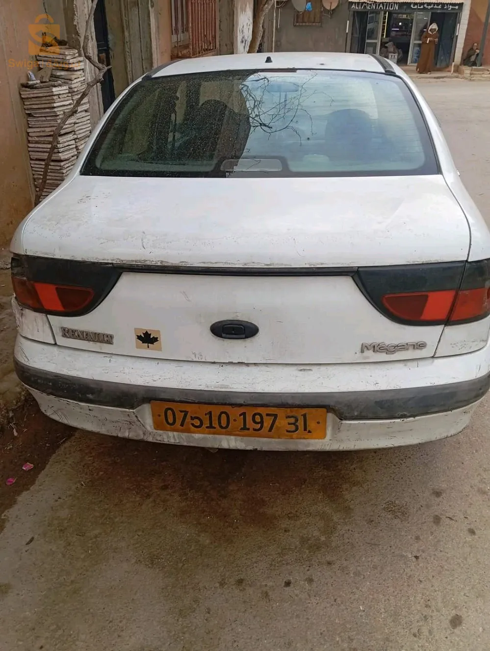 ميڨان كلاسيك سيارة نقية فيها زوج ليزال وكابو  موتار عاودتها من زيرو خرجلي  يفورلي مشكل  ليساڨمو