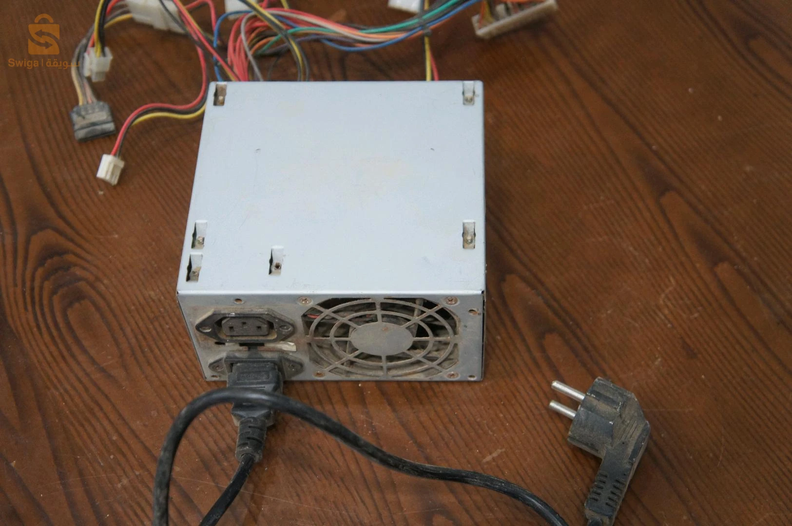علبة تغذية الحاسوب المكتبي