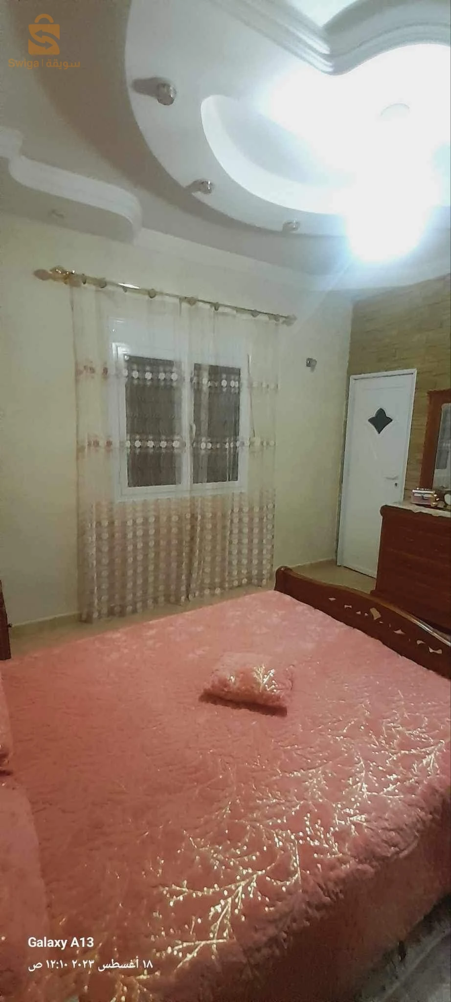 أمام مسجد مالك بن نبي