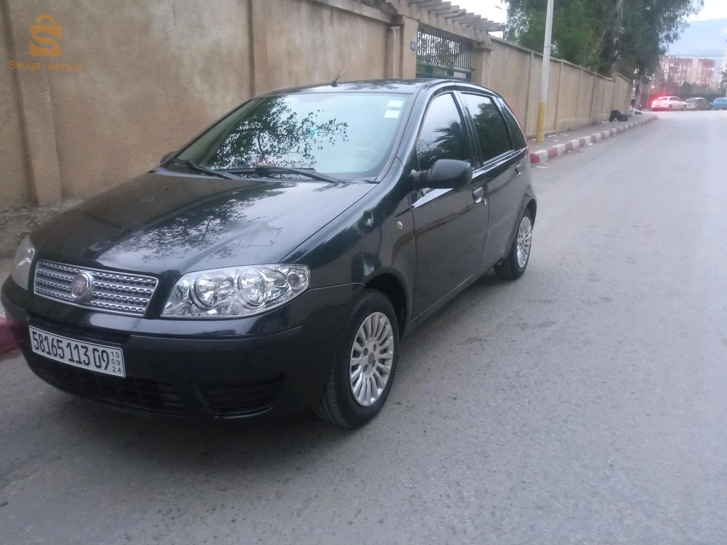 سيارة بانتو فيها راكور صغير في الكابو