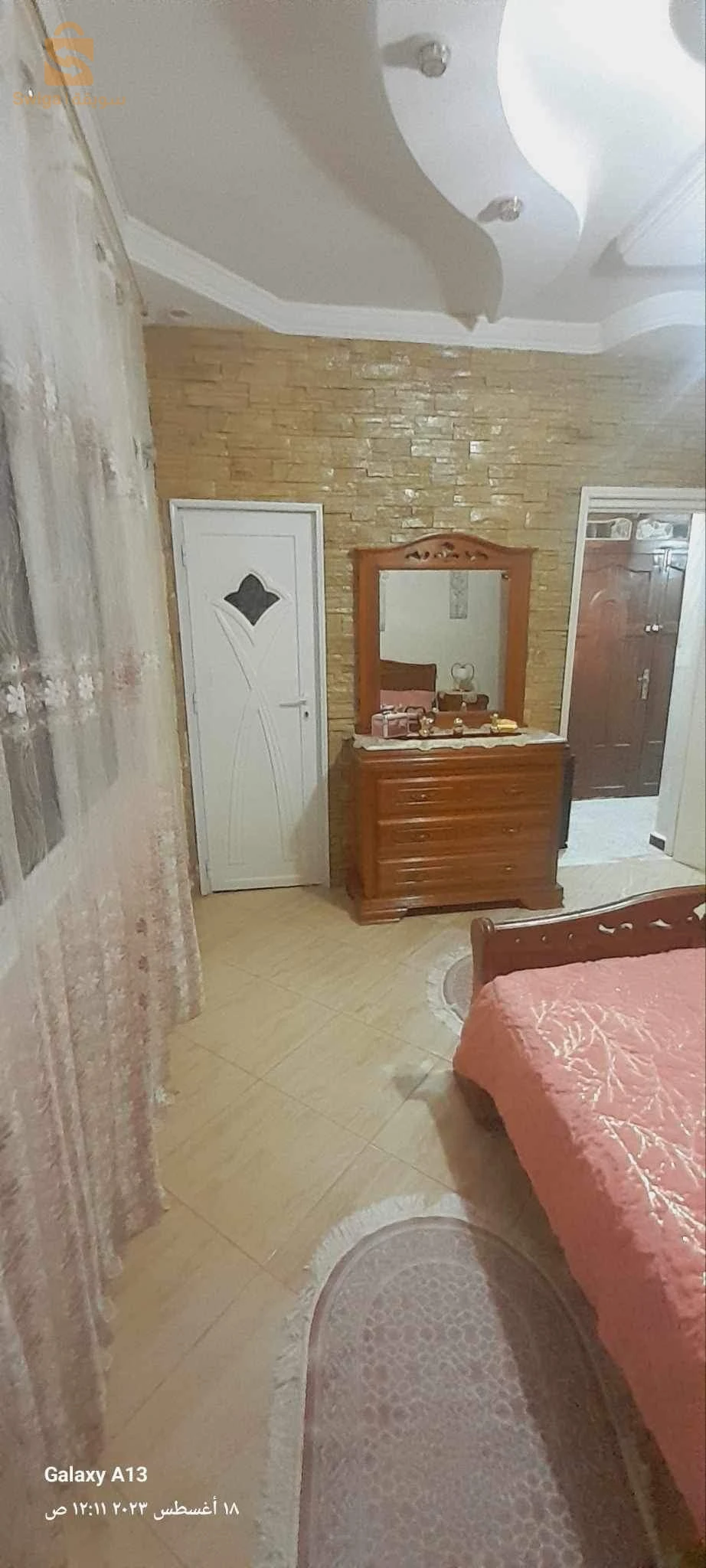 أمام مسجد مالك بن نبي