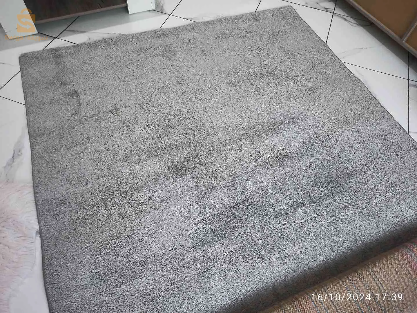 tapis presque neuf