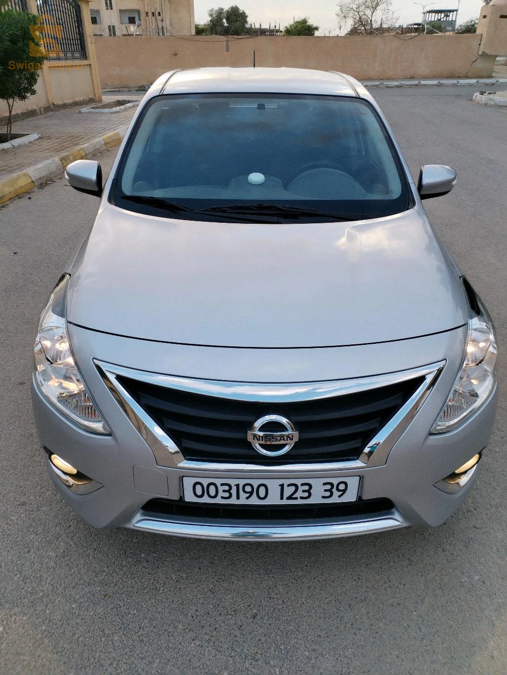 سيارة نيسان ساني التراك