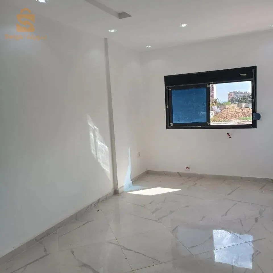 متوفر شقق من نوع F2 F3 F4 
جاهزة و نصف جاهزة 
لا تتردوا في الإتصال بالرقم
 0770 55 98 19