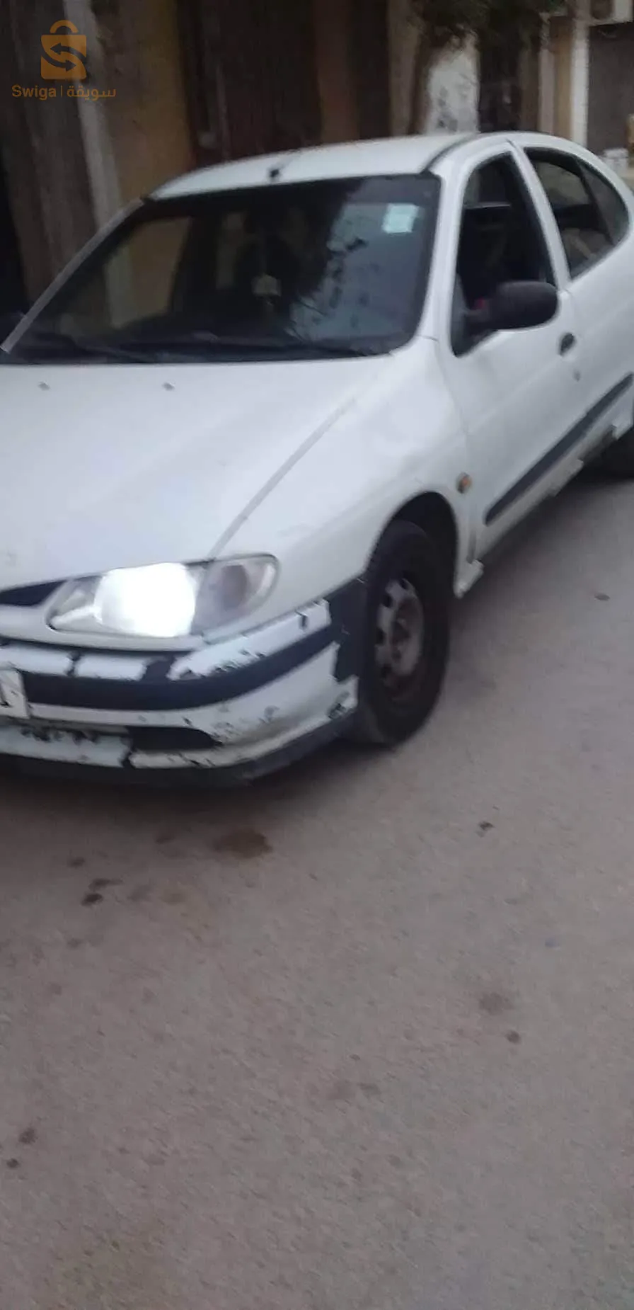 ميڨان كلاسيك سيارة نقية فيها زوج ليزال وكابو  موتار عاودتها من زيرو خرجلي  يفورلي مشكل  ليساڨمو