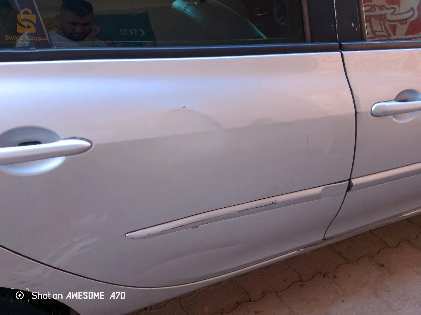 سيارة نقية فيها بارشوك لافو برك سبيغة موتور شباب براد يمشي