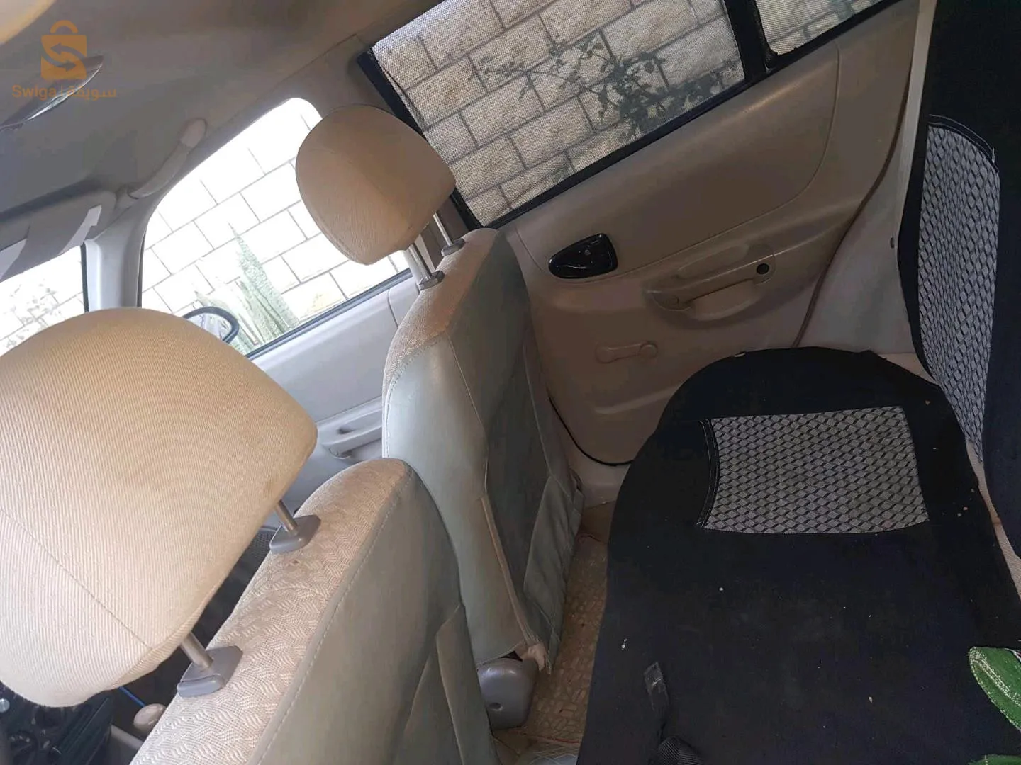 fiha côté chofeur walat 3liha romorka ta3 tracteur 3la bara 
les deux parchoque