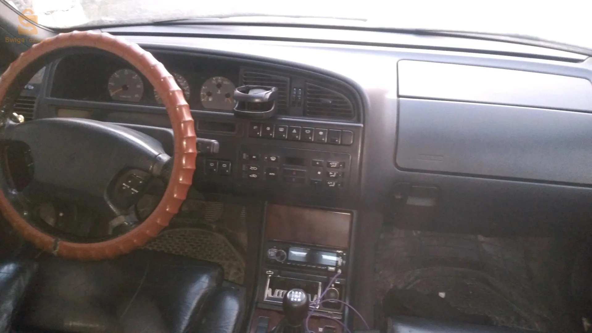 vitroenxm 2000
2.5td
marche bien.
défauts carrosserie capot, phare avant droit cassé, pare choc ayant perdu sa peinture