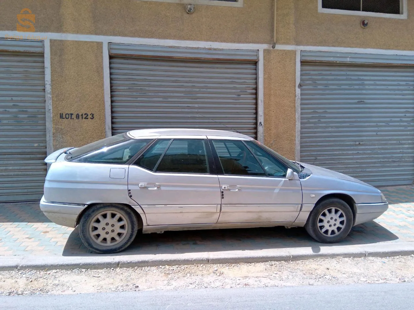 vitroenxm 2000
2.5td
marche bien.
défauts carrosserie capot, phare avant droit cassé, pare choc ayant perdu sa peinture