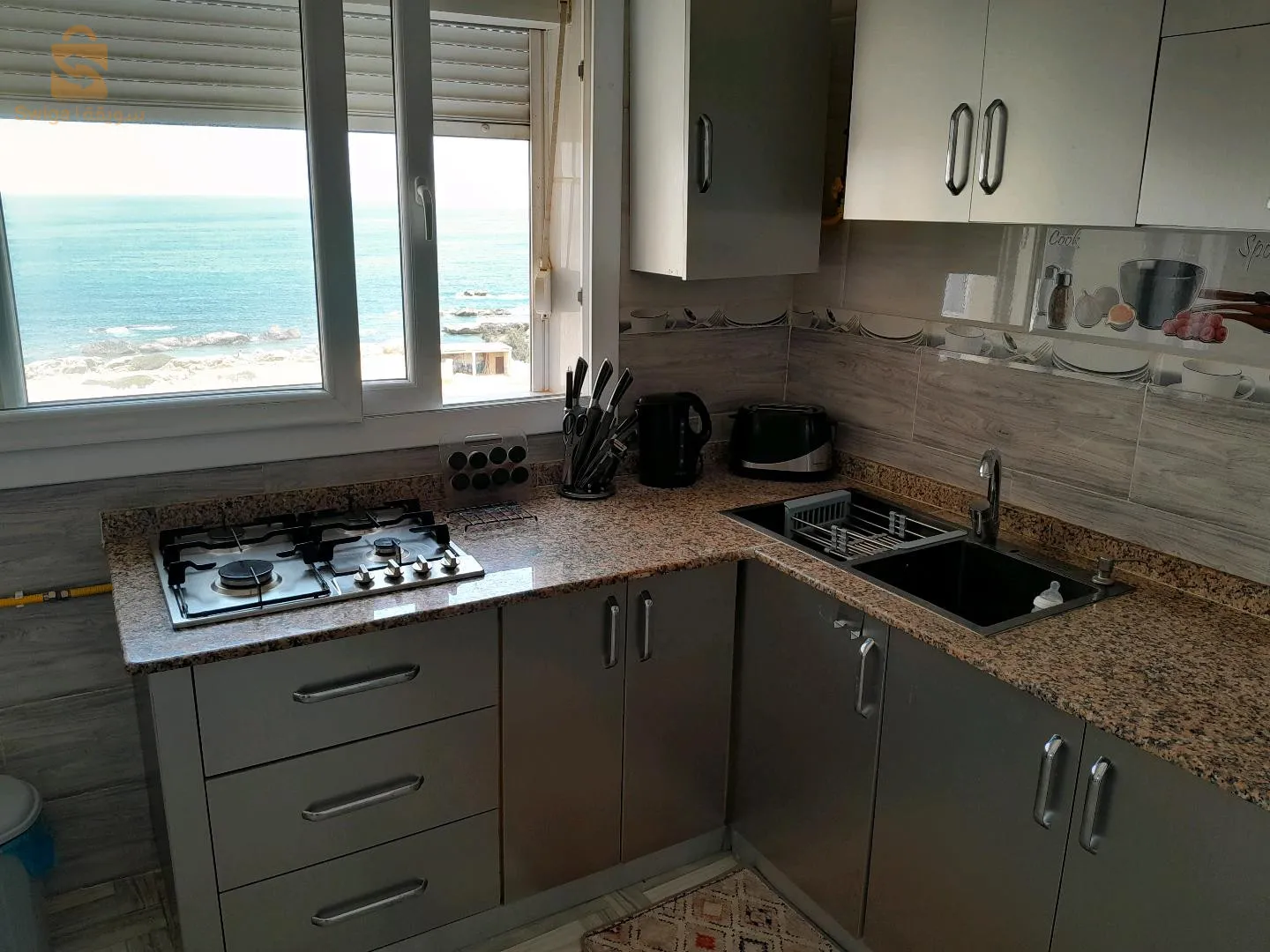 a vendre appartement avec une grande terrasse même superficie que l'appartement
(vente par le propriétaire)