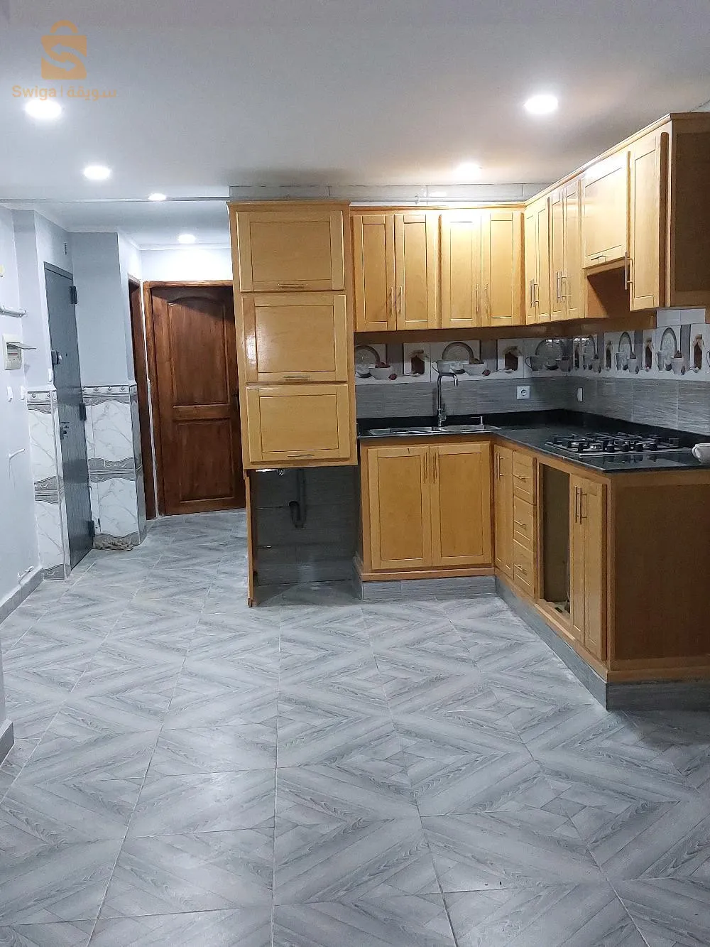 à vendre un appartement  au 2 étage avec acte individuel à rais hamidou esnouber