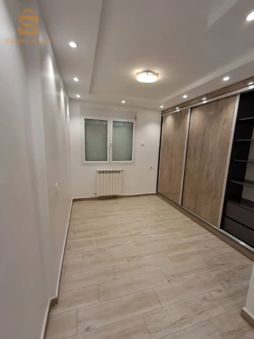 حاب تسكن في نهارك 🤌عندي F3 واجدة 
دفتر عقاري و عقد ملكية فردي 
0770 55 98 19