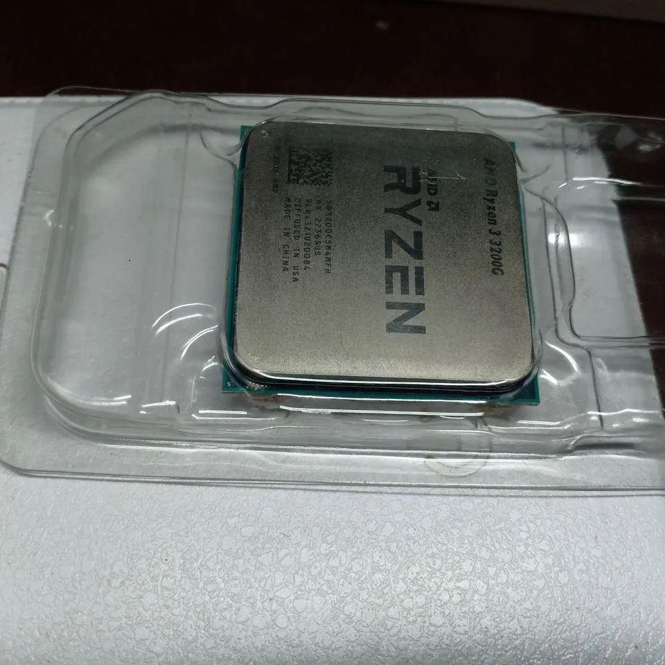 🔧 APU AMD Ryzen 3200G = 🖥️ CPU + 🎮 GPU intégré