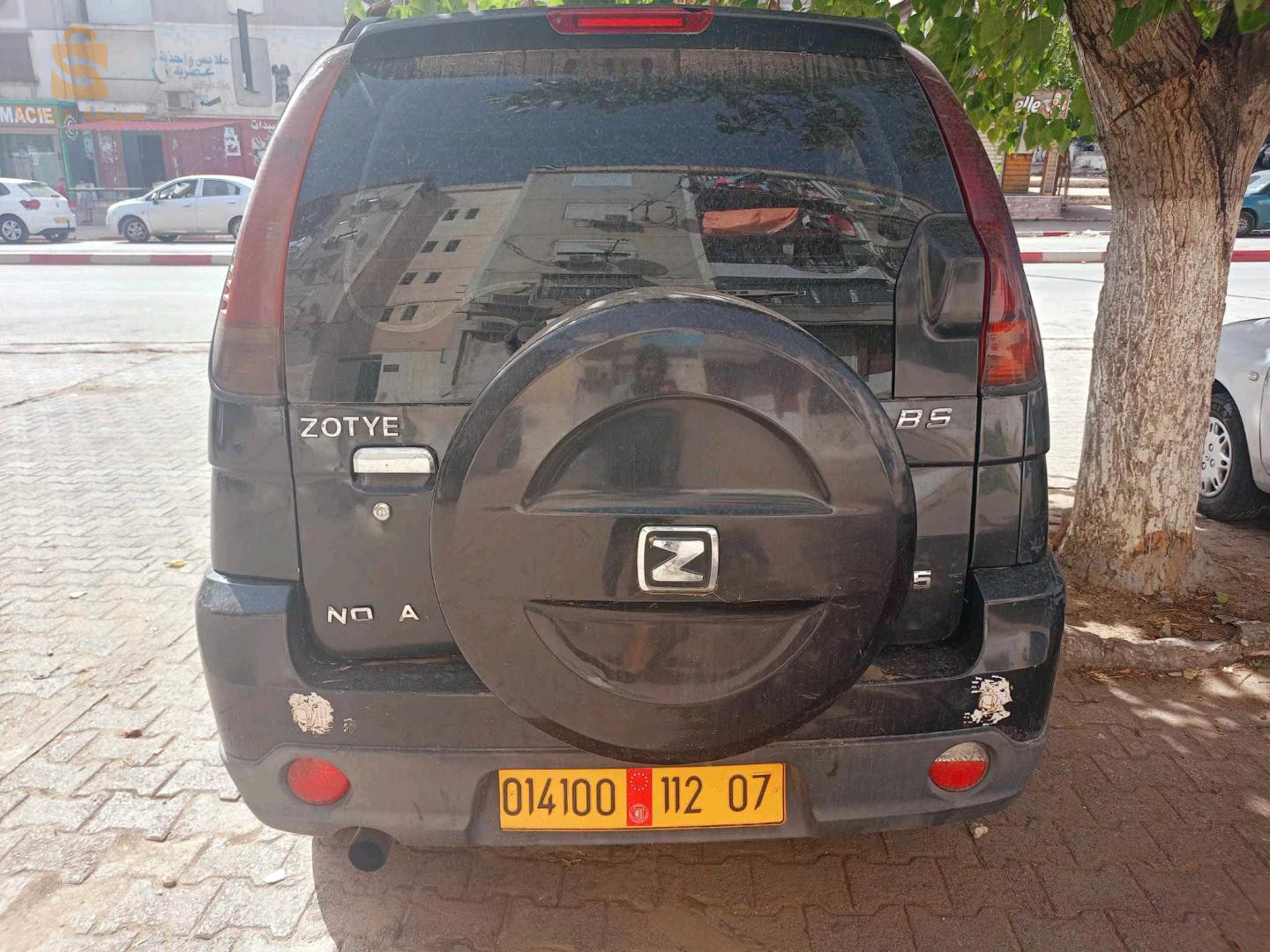 عندي zoyte Nomad 2 عام 2012 ماشية 193500موتار ميتسوبيشي 1.5 مريفيزي على يدي فيها سبيغة في لال أريار لتحت فوق الروضة و نص باب تع المالة على برا
