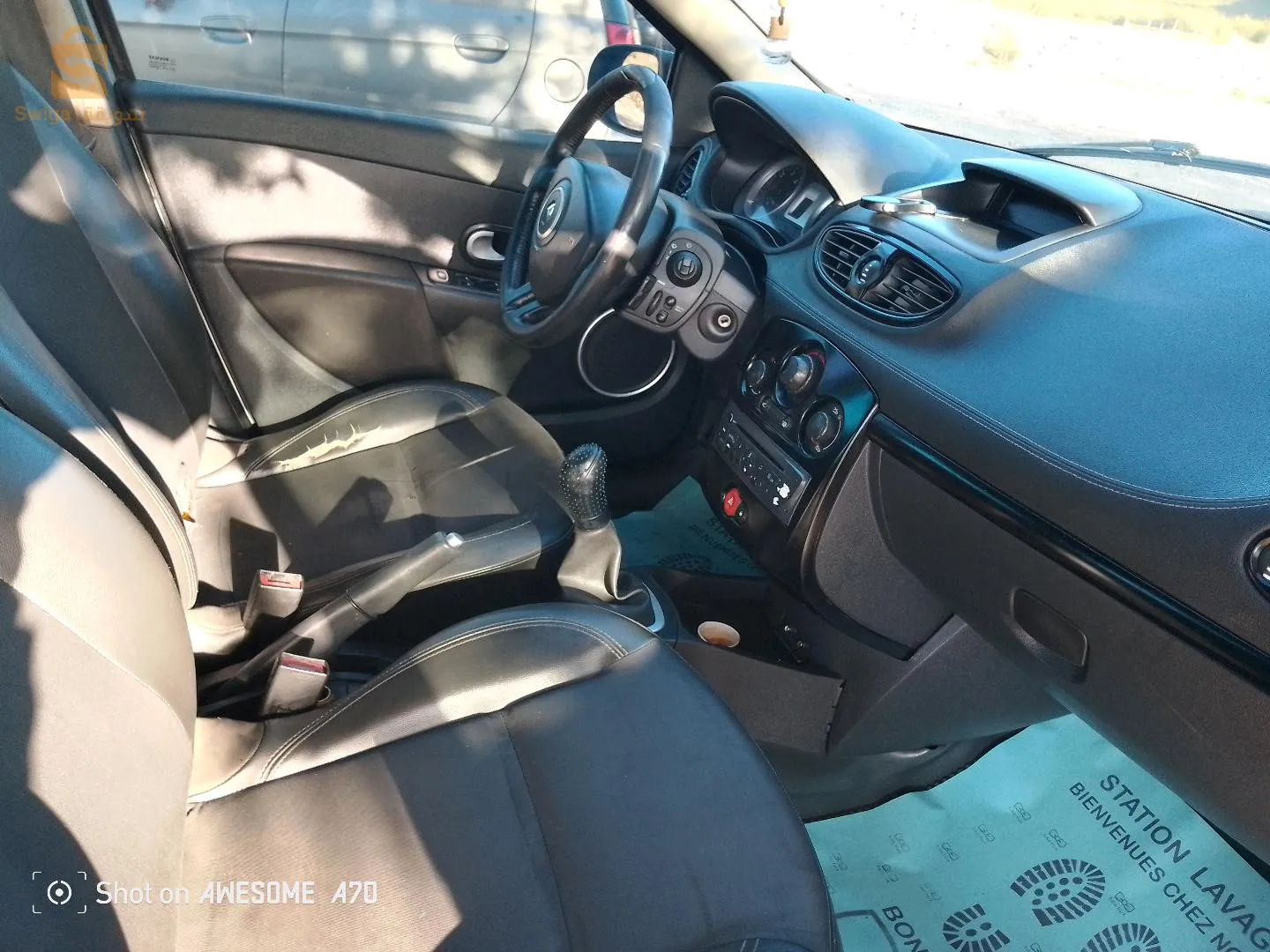 سيارة نقية فيها بارشوك لافو برك سبيغة موتور شباب براد يمشي