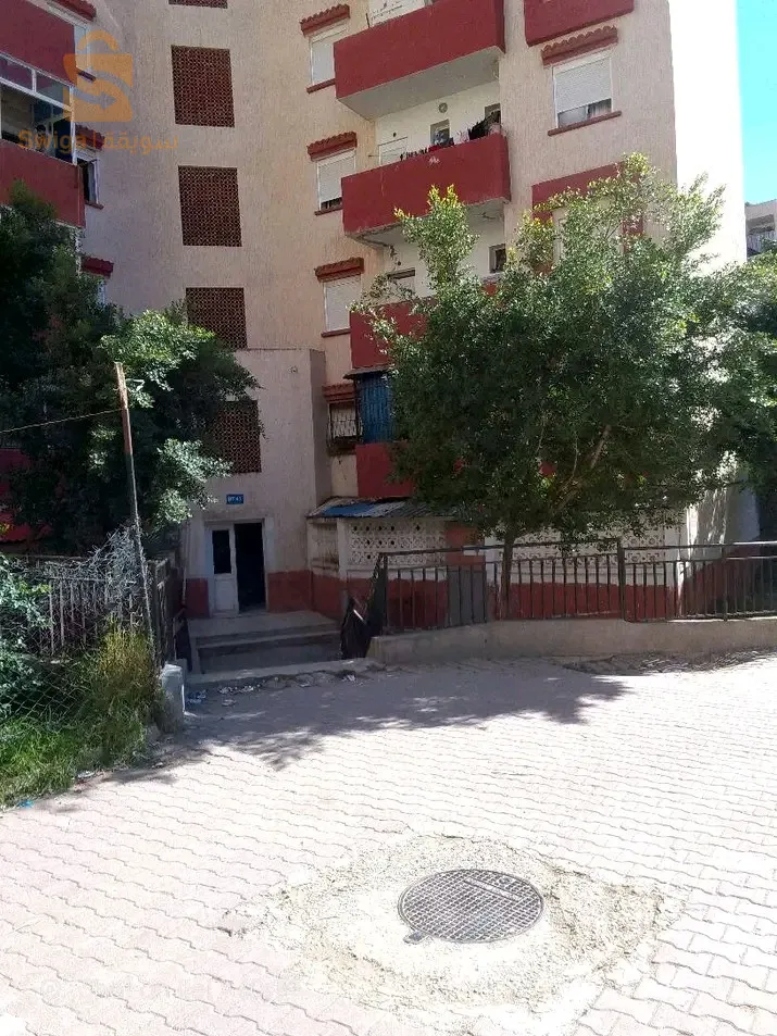 A second floor social apartment is available for sale in the Si Mustafa district, Boumerdes Province