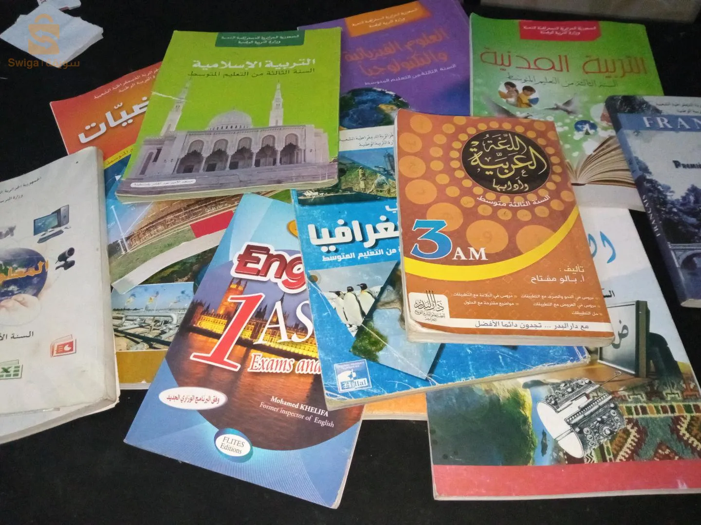 كتب السنة التالتة متوسط بسعر في متناول الجميع (مستعمل لاكن في حالة جيدة 8/10 وكاين لي جديد)مرحبا بالجميع كمية محدودة