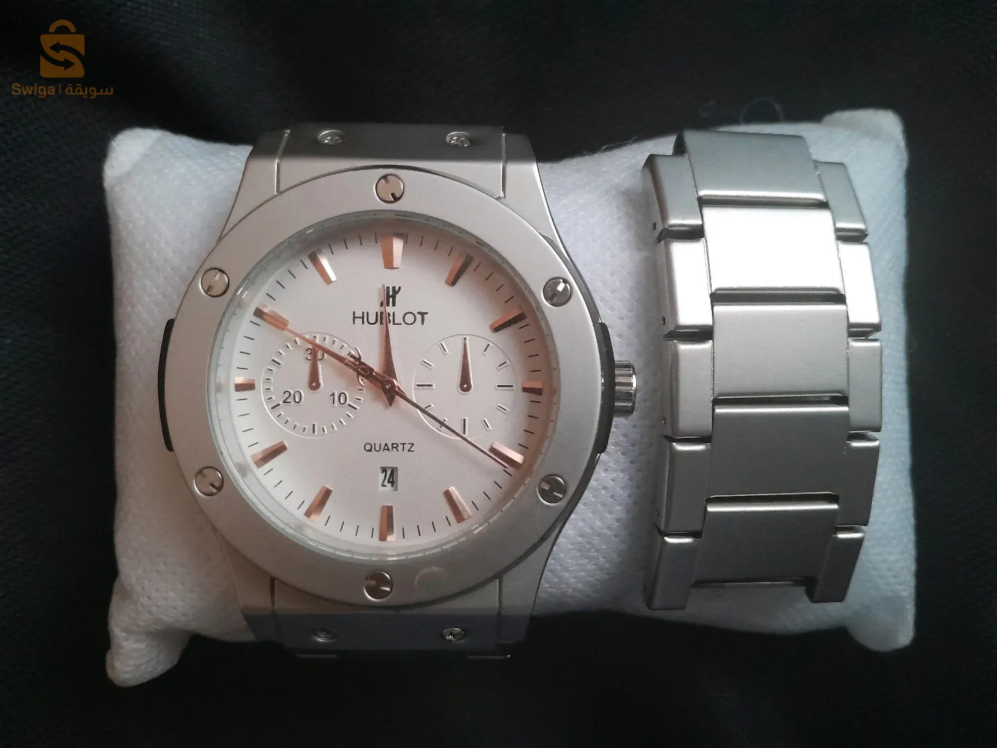 ساعة HUBLOT أنيقة و جميلة و بساطة قمة في الروعة تعطيك منظر فخم و تتوافق مع معظم ستايل اللباس لأي نوع مفضل تتناسب معه ساعة HUBLOT بساطة و لمعان.