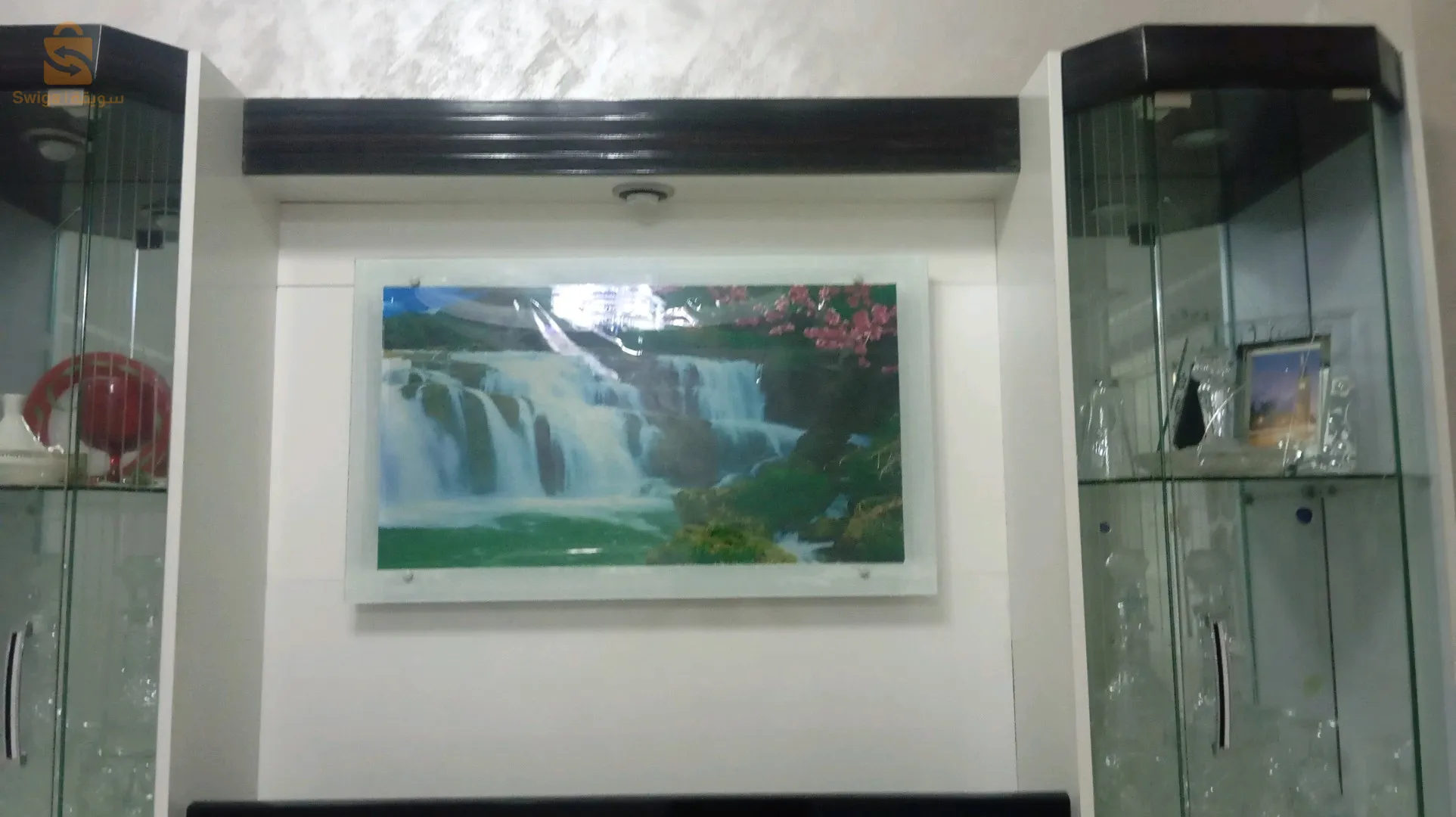 حاملة تلفاز وتدكارات