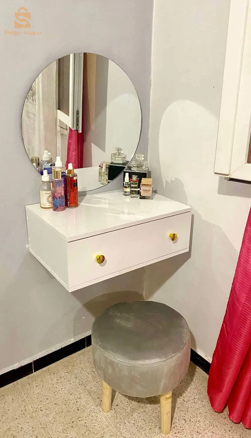 كوافيز عصرية بتصميم كلاسيكي أنيق مع مرآة مضيئة