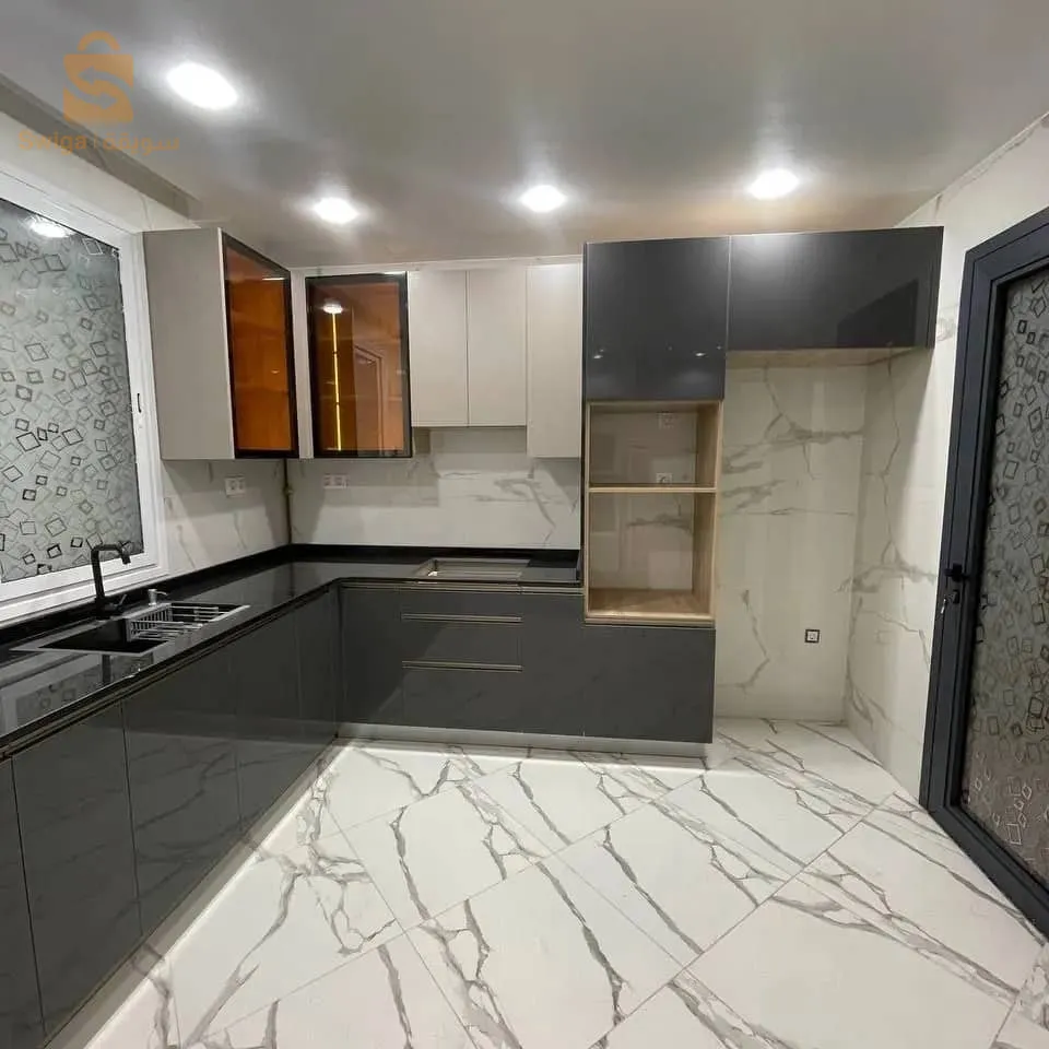 متوفر شقق من نوع F2 F3 F4 
جاهزة و نصف جاهزة 
لا تتردوا في الإتصال بالرقم
 0770 55 98 19