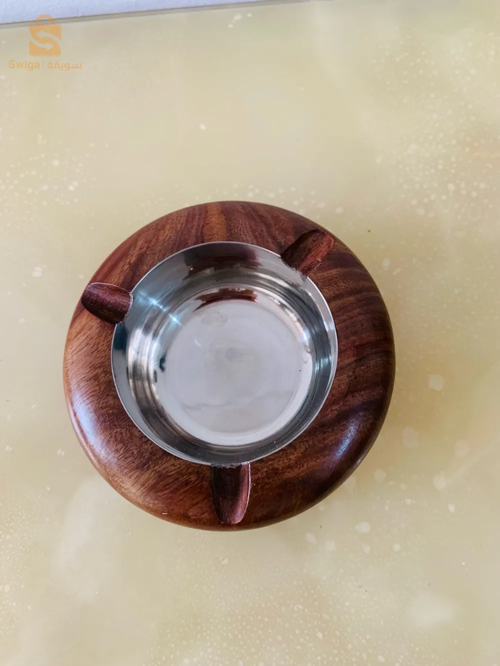 cendriers en bois rouge