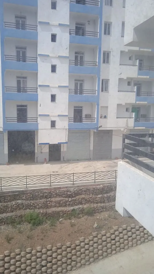 شقة للبيع F3 مطلة على بحر في بجاية ساكت