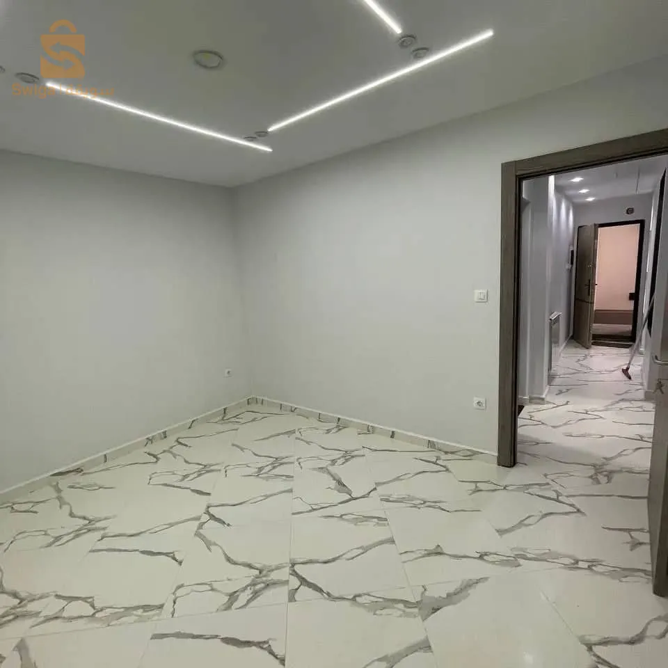 متوفر شقق من نوع F2 F3 F4 
جاهزة و نصف جاهزة 
لا تتردوا في الإتصال بالرقم
 0770 55 98 19