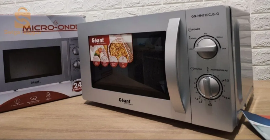 Micro ondes Géant 20L