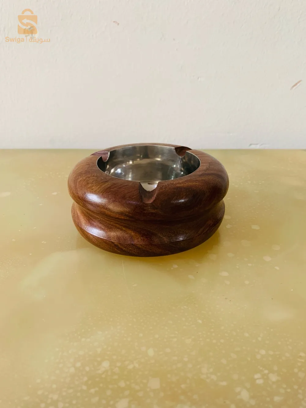 cendriers en bois rouge