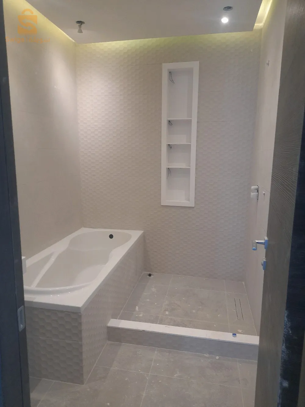 بناء وتجهيز المسابح والحمامات