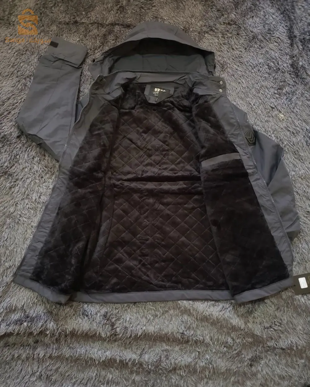 Veste imperméable مقطنة من الداخل ✅😍Tailles : S - M - L - XL - XXL 🤍Prix : promotion(كمية محدودة) ✅ 4500da 😍Livraison disponible 📦للطلب تواصل معنا على الخاص ✅❤️‍🔥متجرنا الإلكتروني يرحب بكم❤️‍🔥
