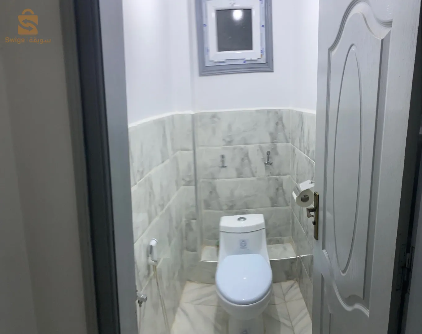 f4 a louer ds un immeuble privé