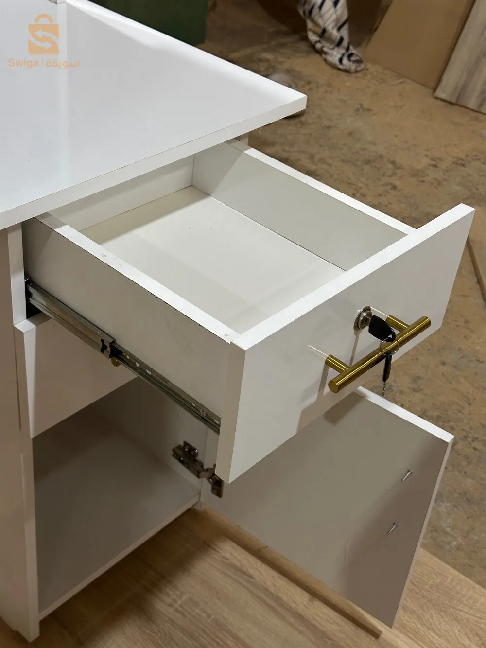bureau milamin hja chaba longueur 130..largeur 1m profondeur 55
0540881952