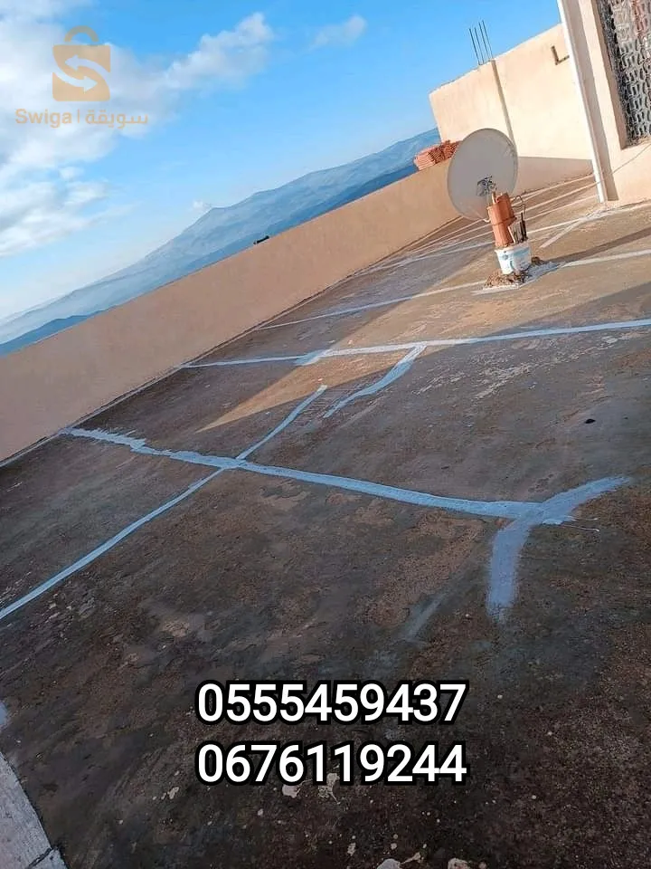 عزل الأسطح المتضررة من تسرب المياه