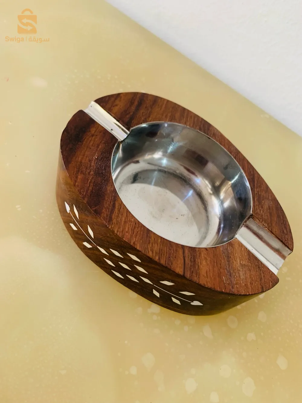 cendriers en bois rouge