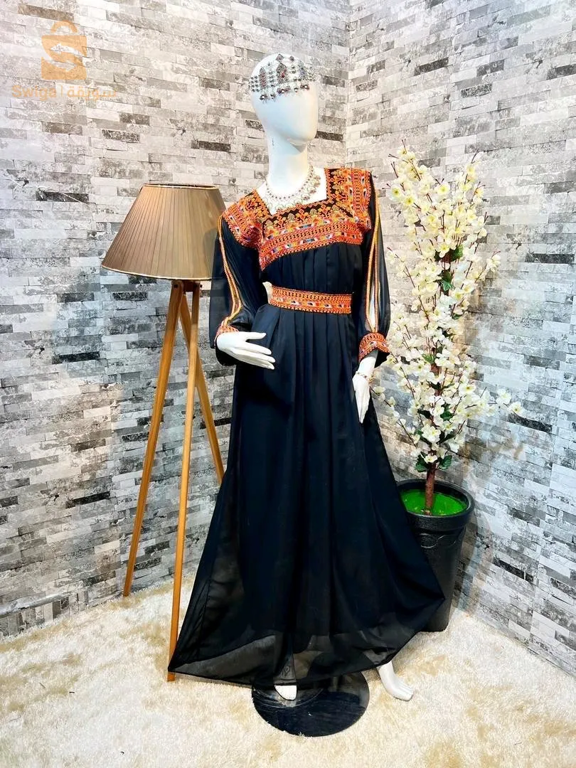 قبايلي*قبايلي  قماش فولار + دوبلورالألوان فار- بلون باج - نواغ- روج - بلو و الوان اخرىالمقاسات من 38 الى 52