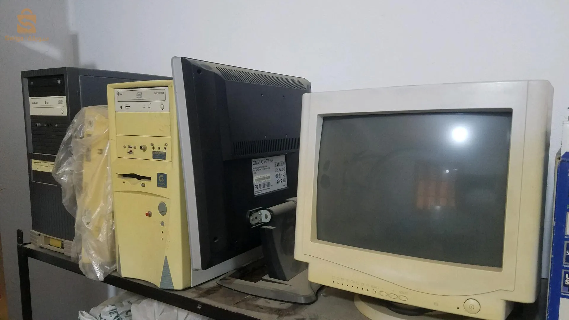 Vieux moniteurs et unités  centrales