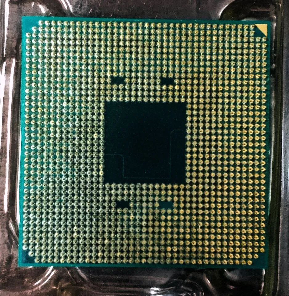 🔧 APU AMD Ryzen 3200G = 🖥️ CPU + 🎮 GPU intégré