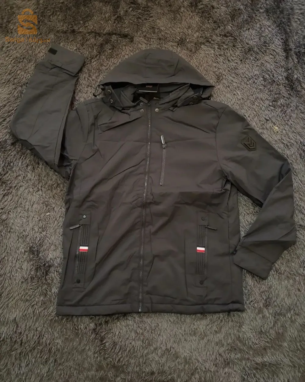 Veste imperméable مقطنة من الداخل ✅😍Tailles : S - M - L - XL - XXL 🤍Prix : promotion(كمية محدودة) ✅ 4500da 😍Livraison disponible 📦للطلب تواصل معنا على الخاص ✅❤️‍🔥متجرنا الإلكتروني يرحب بكم❤️‍🔥