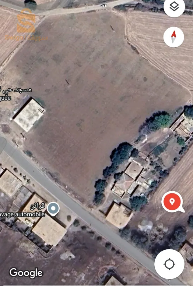 ارض صالحة البناء و الزراعة او صناعة بمساحة 1 هكتار و 19 آر بها مسجد قيد الانشاء بعقد ملكية و دفتر عقاري واقعة بواد الجمعة ( قراثن) في وسط عمراتي ، غاز ماء كهرباء