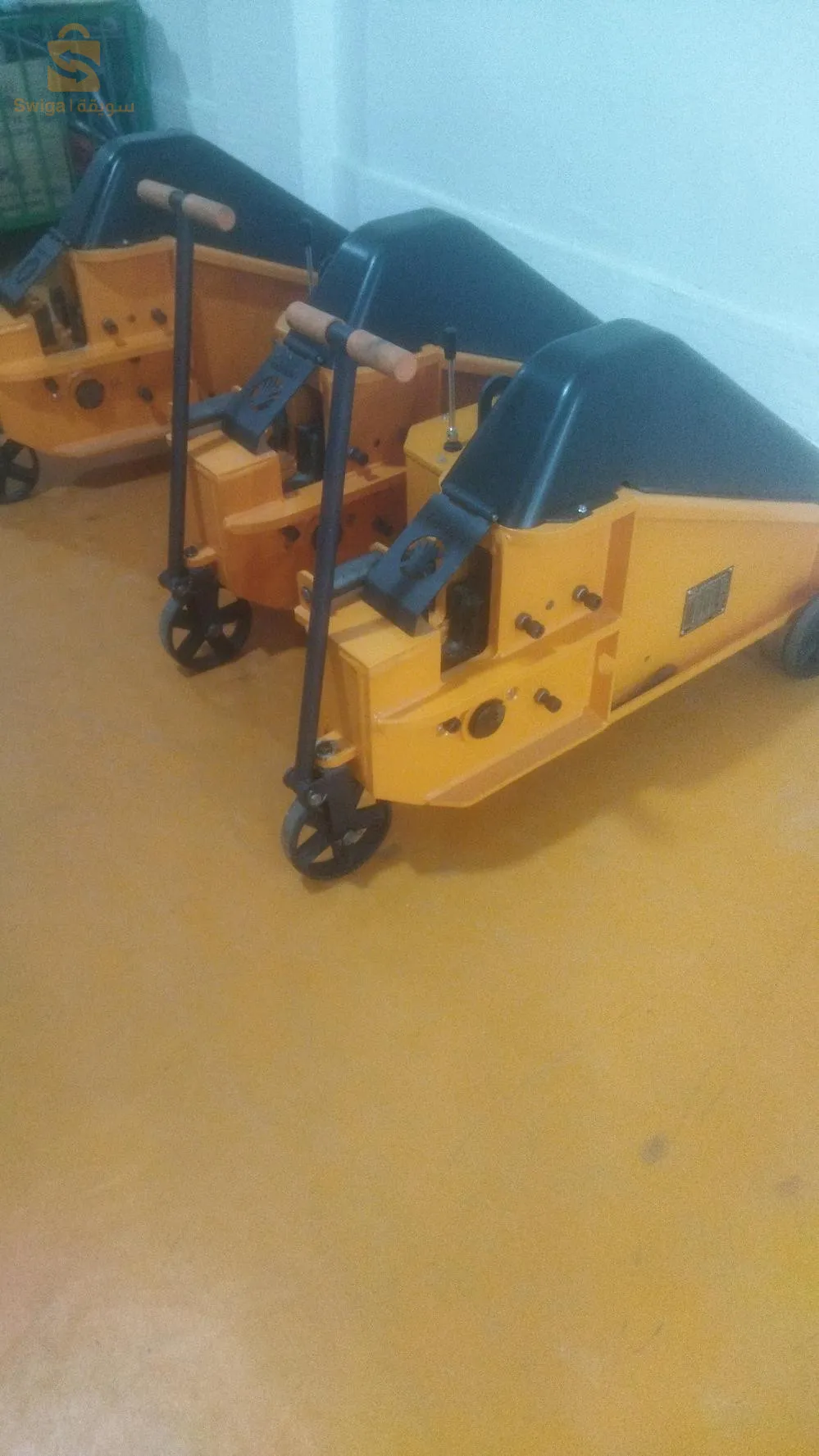 COUDEUSE électrique cisaille électriques et monte charge électrique